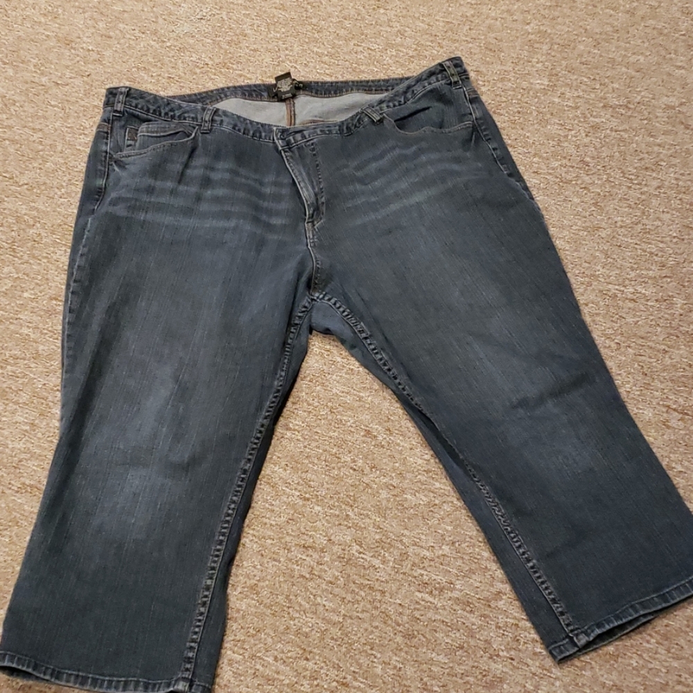 Fade wash jean capris